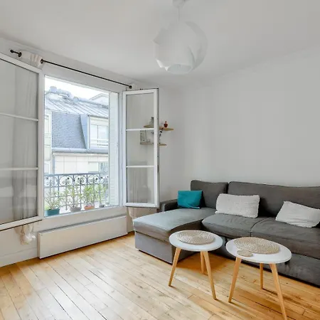 Cosy En Plein 11eme Arrondissement Lägenhet